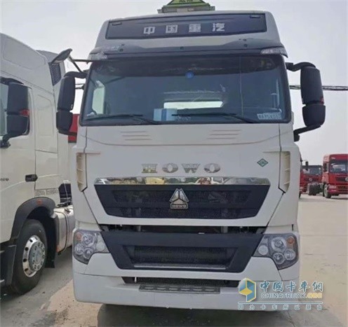 中國重汽危化品運(yùn)輸車輛