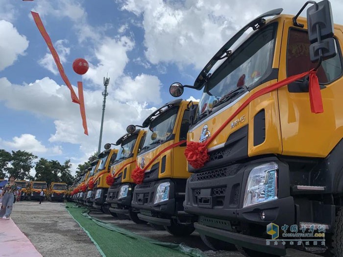 乘龍H5智能渣土車--高效、輕量、舒適