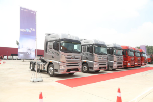 解放J7牽引車“如7而智”   挑戰(zhàn)場面直呼過癮！