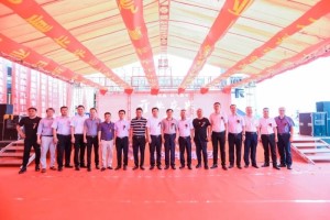 踐行擔(dān)當(dāng)暖人心   陜汽重卡征戰(zhàn)市場(chǎng)勤耕作