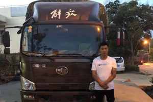 從毛頭小子到成功人士，李江始終是解放輕卡鐵粉
