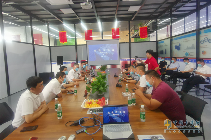領(lǐng)導們與用戶代表座談