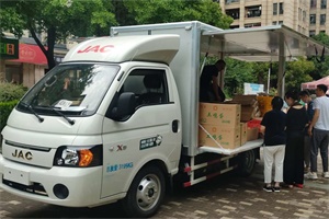 地?cái)倓?chuàng)業(yè)，江淮轎卡售貨車成了白領(lǐng)的首選車型！