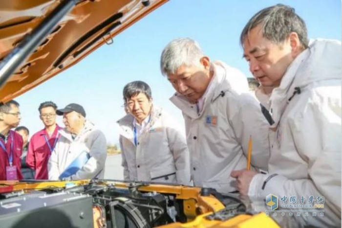 　　“中國心”2019年度新能源汽車動(dòng)力系統(tǒng)評(píng)選評(píng)委專家團(tuán)測評(píng)帥鈴i3-T330新能源動(dòng)力系統(tǒng)