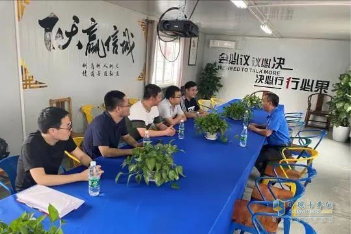 陜汽貼心服務(wù)團隊全面開啟港口牽引車市場的服務(wù)走訪工作