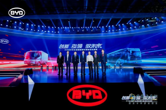 　　比亞迪集團(tuán)副總裁兼商用車事業(yè)群CEO王杰等比亞迪相關(guān)領(lǐng)導(dǎo)，以及行業(yè)、社會(huì)各方代表共600余人蒞臨現(xiàn)場(chǎng)，共襄盛舉，見(jiàn)證了這一歷史性時(shí)刻。