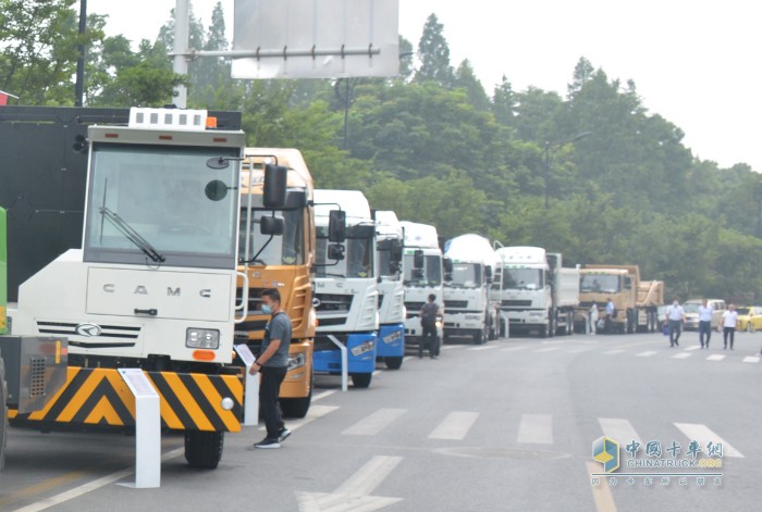 7月下旬，華菱星馬強(qiáng)勢(shì)推8款純電動(dòng)(換電)車(chē)型