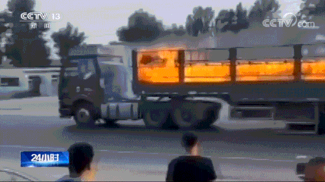 卡友冒死將“火車”駛離鬧市！