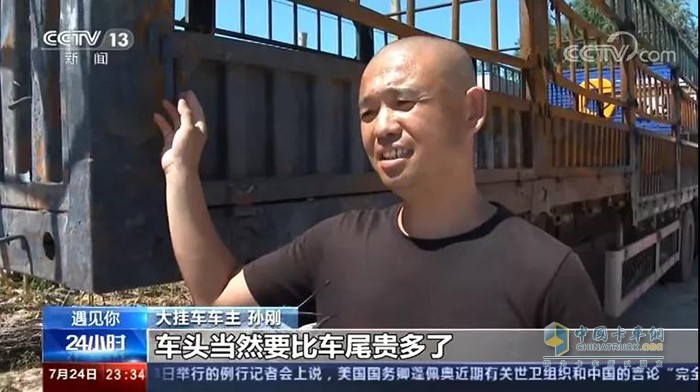 卡友冒死將“火車”駛離鬧市！