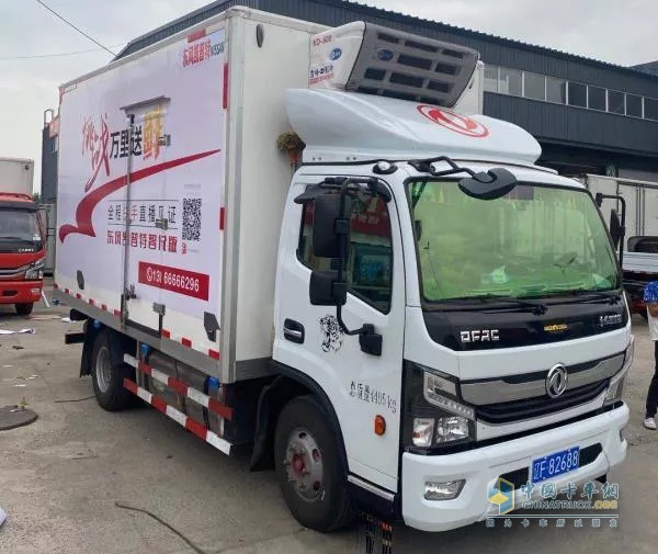 沈陽客戶駕駛東風凱普特跨越南北7座城市行程14000里，成功挑戰(zhàn)“萬里送鮮”，其可靠性、節(jié)油性、安全性再次得到驗證