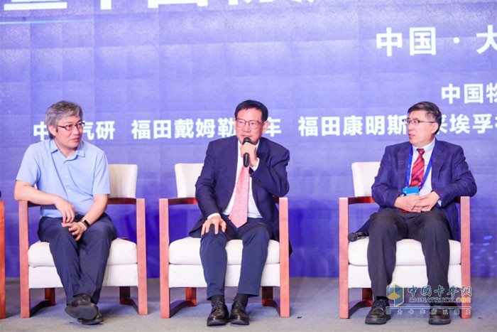 中國物流與采購聯合會副會長兼秘書長崔忠付發(fā)言