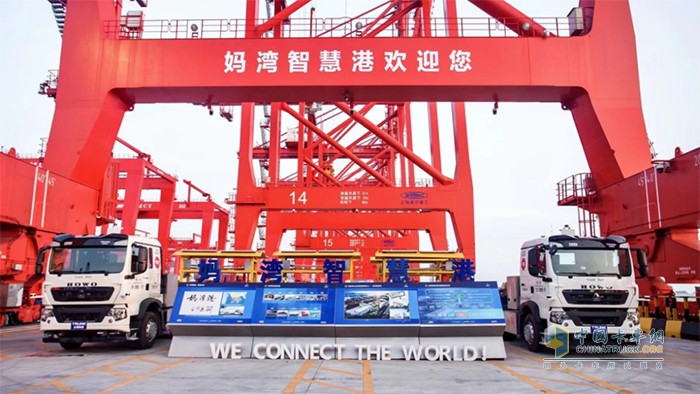 豪沃TX純電動(dòng)無(wú)人駕駛卡車(chē)