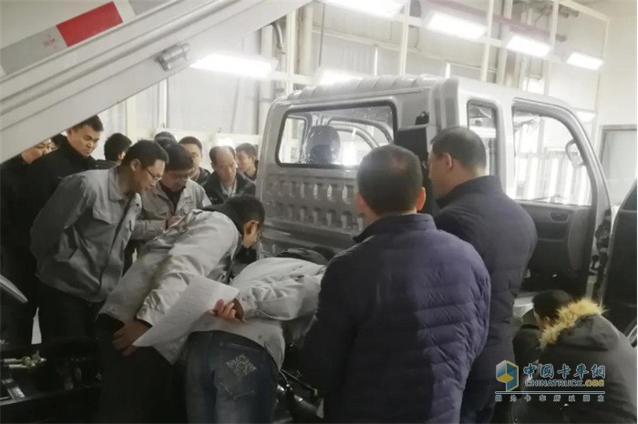 福田瑞沃服務人員在國六方面加強技術(shù)技能培訓