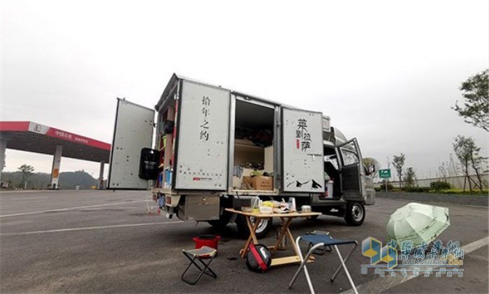 2019年第四屆“出彩卡車人”年度評選活動季軍得主劉寶曾多次駕駛時代馭菱進藏