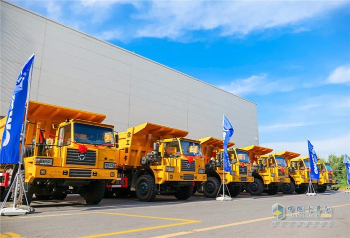 新疆解封后，首批徐工XG90非公路自卸車發(fā)車!北疆的絕美秋景，我“90礦”將要先賞為敬了。