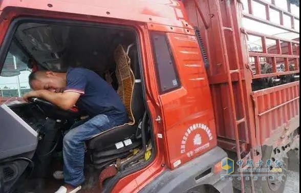 行業(yè)分散？貨車司機(jī)嚴(yán)重缺失？中國貨運(yùn)業(yè)未來怎么干？