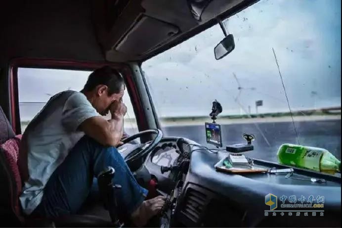 行業(yè)分散？貨車司機(jī)嚴(yán)重缺失？中國貨運(yùn)業(yè)未來怎么干？