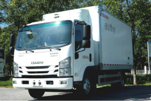 畢業(yè)季也是“創(chuàng)業(yè)時”  一輛慶鈴五十鈴KV100冷藏車讓你“里外”都有面兒