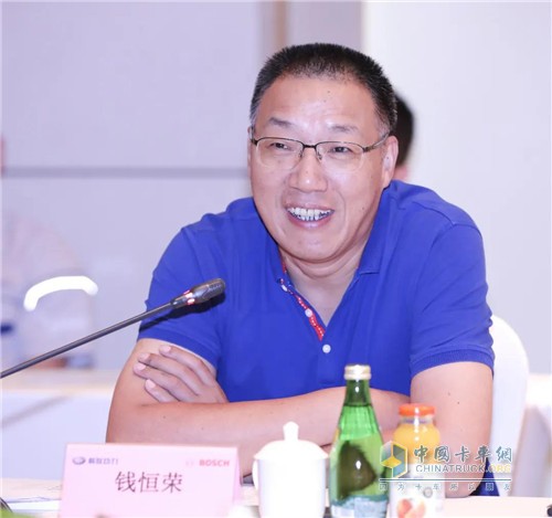　　一汽解放總經(jīng)理助理、發(fā)動(dòng)機(jī)事業(yè)部黨委書(shū)記、總經(jīng)理錢(qián)恒榮