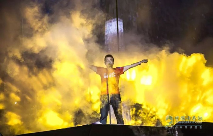 卡友演唱《平凡之路》，唱出心中的“愛”