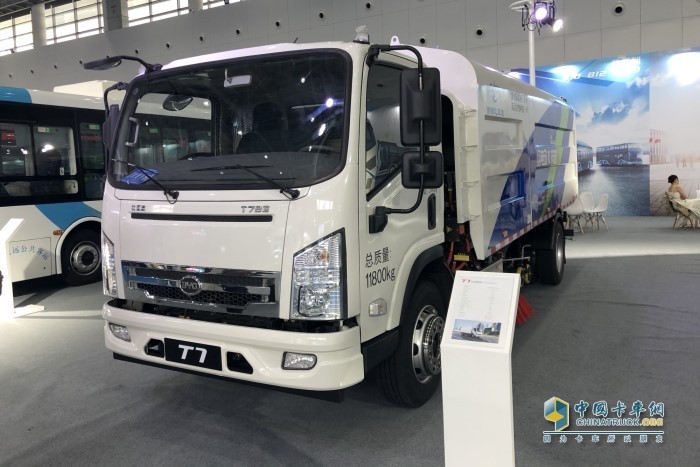 ?T7B純電動(dòng)中型洗掃車
