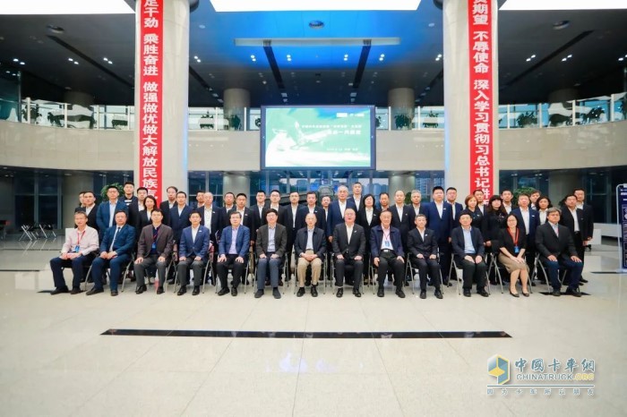 中國汽車企業(yè)創(chuàng)新“安亭指數(shù)”專家團走進一汽解放