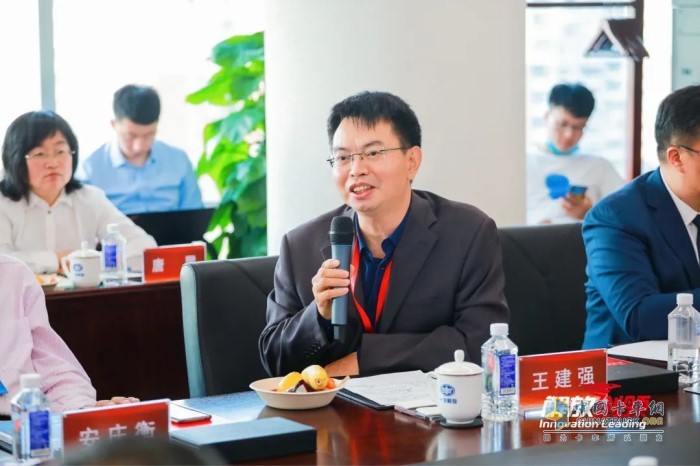 長江學者特聘教授、國家杰出青年科學基金獲得者、國家萬人計劃領(lǐng)軍人才，清華大學車輛與運載學院黨委書記王建強