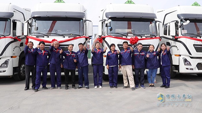 交車現(xiàn)場用戶為天龍KL?；癄恳圏c贊