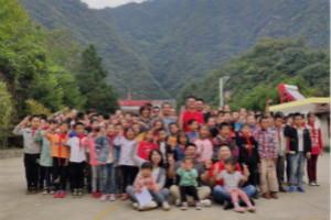 秦嶺南麓有座崇家小學(xué)，還有沃爾沃卡車“圖書館計劃”