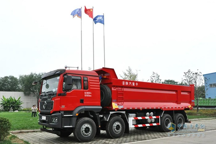 搭載第五代U型箱產品的公路運輸自卸車
