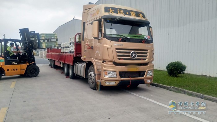 凌師傅的大運N9H牽引車