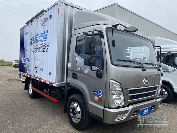 現(xiàn)代商用車盛圖自動(dòng)擋輕卡