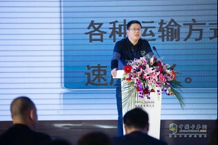 交通運輸安全與應(yīng)急救援研究部部長張國勝作《中國危險品貨物運輸行業(yè)發(fā)展形勢分析》報告