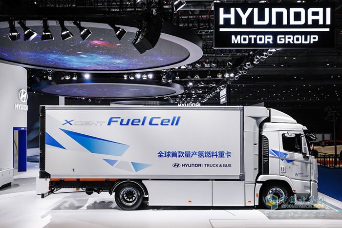 中國國際進(jìn)口博覽會展示的氫燃料電動重卡“ XCIENT Fuel Cell”