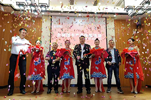 北奔重卡經(jīng)銷商重慶勇強商貿有限公司舉行開業(yè)慶典并舉行產品推介活動