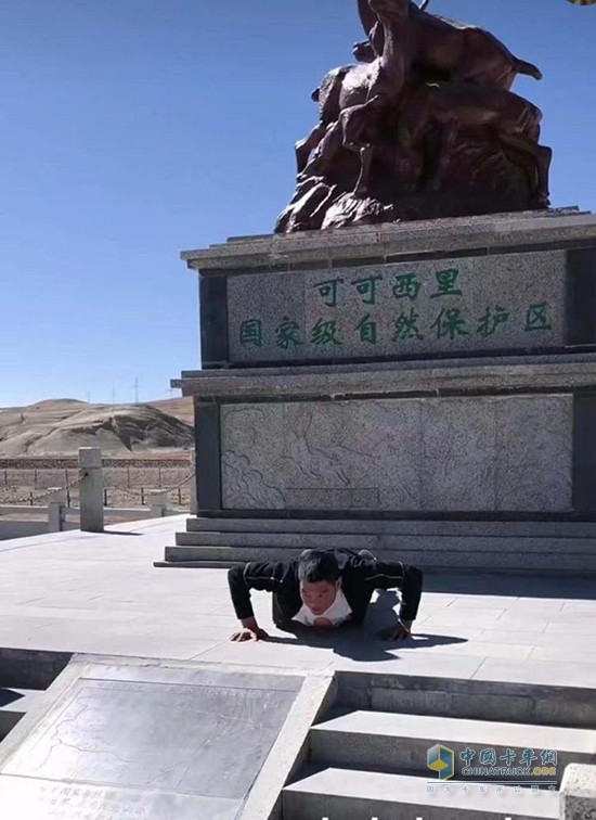 走上昆侖山可可西里，竇向永做幾個俯臥撐看看身體素質(zhì)