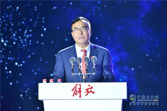 一汽解放總經(jīng)理助理、銷售公司總經(jīng)理、黨委書記王志才作2020年?duì)I銷工作報(bào)告