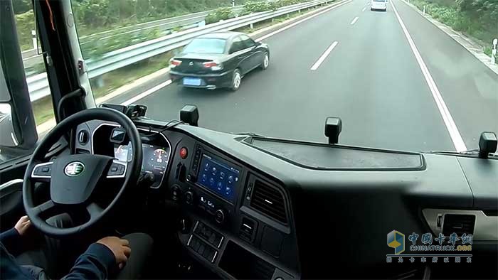 J7_L3會(huì)自動(dòng)的根據(jù)車輛距離調(diào)整速度