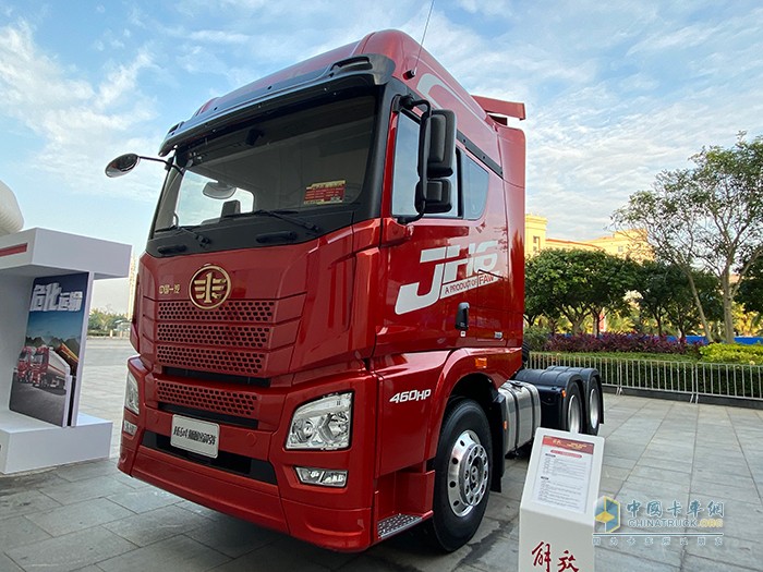 JH6 6×4 領(lǐng)航版危化品牽引車