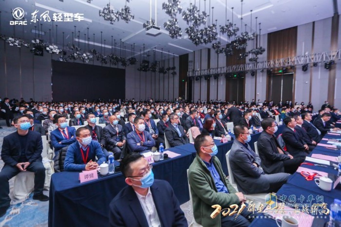 “群星共耀，贏戰(zhàn)新高”為主題的東風(fēng)輕型商用車營銷有限公司2021年商務(wù)年會