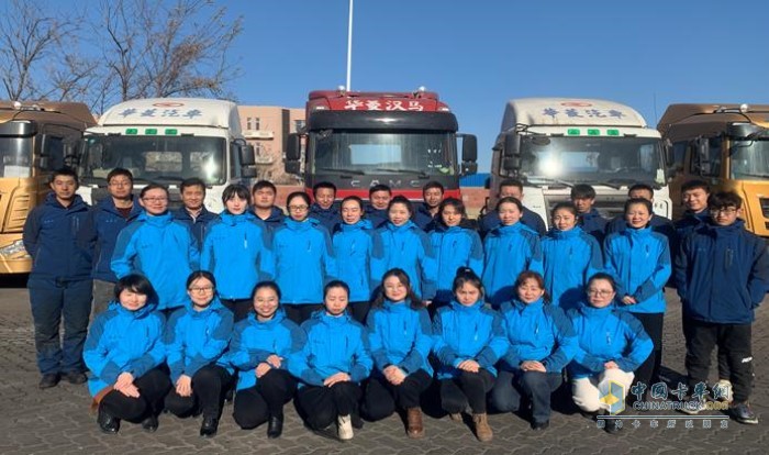 港泰龍業(yè)務(wù)團(tuán)隊(duì)平均年齡不到30歲，朝氣蓬勃