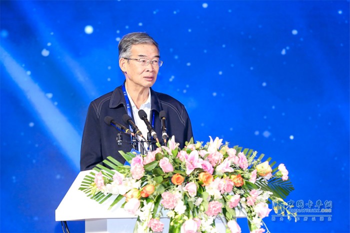 中國物流與采購聯(lián)合會(huì)專家委員會(huì)主任、中國物流學(xué)會(huì)常務(wù)副會(huì)長 戴定一