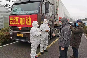 解放輕卡：車輪上的愛(ài)和溫暖