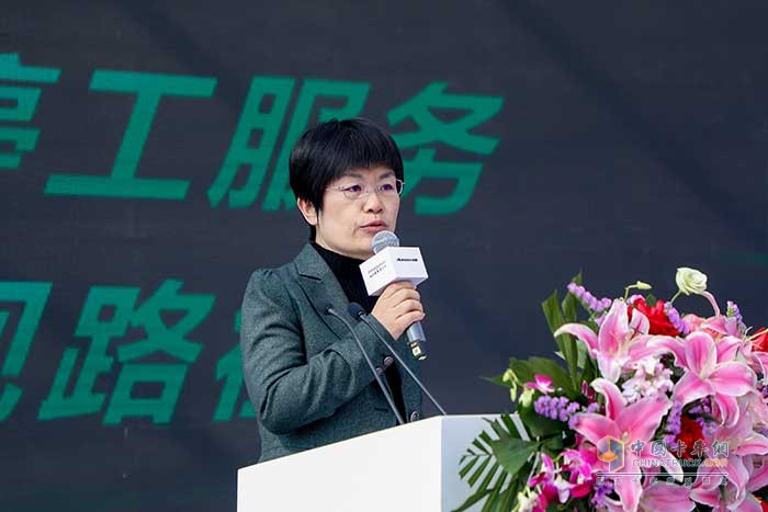 福田戴姆勒汽車(chē)營(yíng)銷(xiāo)公司服務(wù)與配件副總經(jīng)理李梅紅