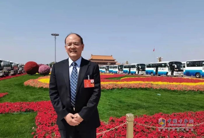 全國(guó)人大代表、江汽集團(tuán)高級(jí)工程師 周福庚