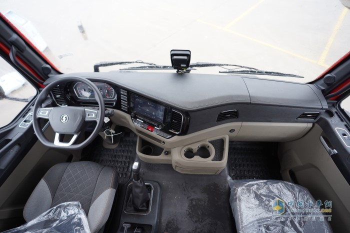 德龍M3000S 6×4牽引車內飾舒適性