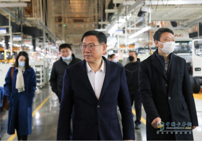 與會代表一行蒞臨江汽集團參觀，開啟價值品鑒之旅