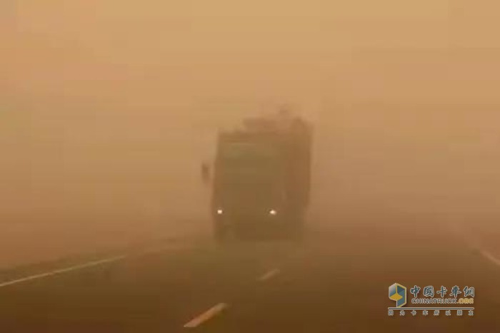 沙塵暴 行車(chē)安全