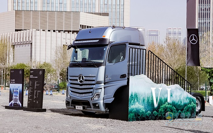 梅賽德斯-奔馳 第五代Actros 2651 LS 6x4國(guó)六公路牽引車(chē)