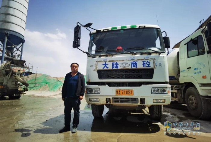 車隊(duì)鞏隊(duì)長對于星馬攪拌車品質(zhì)也非常認(rèn)可